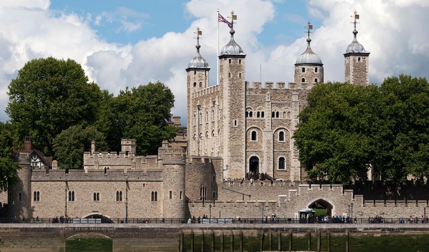 one of the best things to do in London is to visit Tower of London